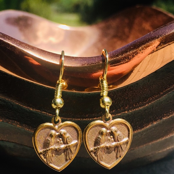 Jewelry - 🌟SALE- NWOT, Gold Love Bird Heart Earrings